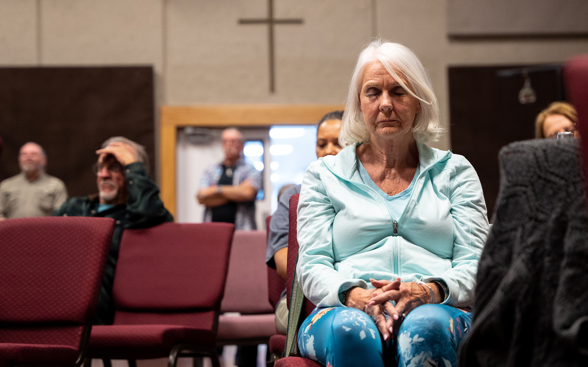 Elizabeth Vander Meer prays at a Sanctuary Cities for the Unborn meeting at Vineyard Church of Prescott Valley. (Photo by Mingson Lau/News21)