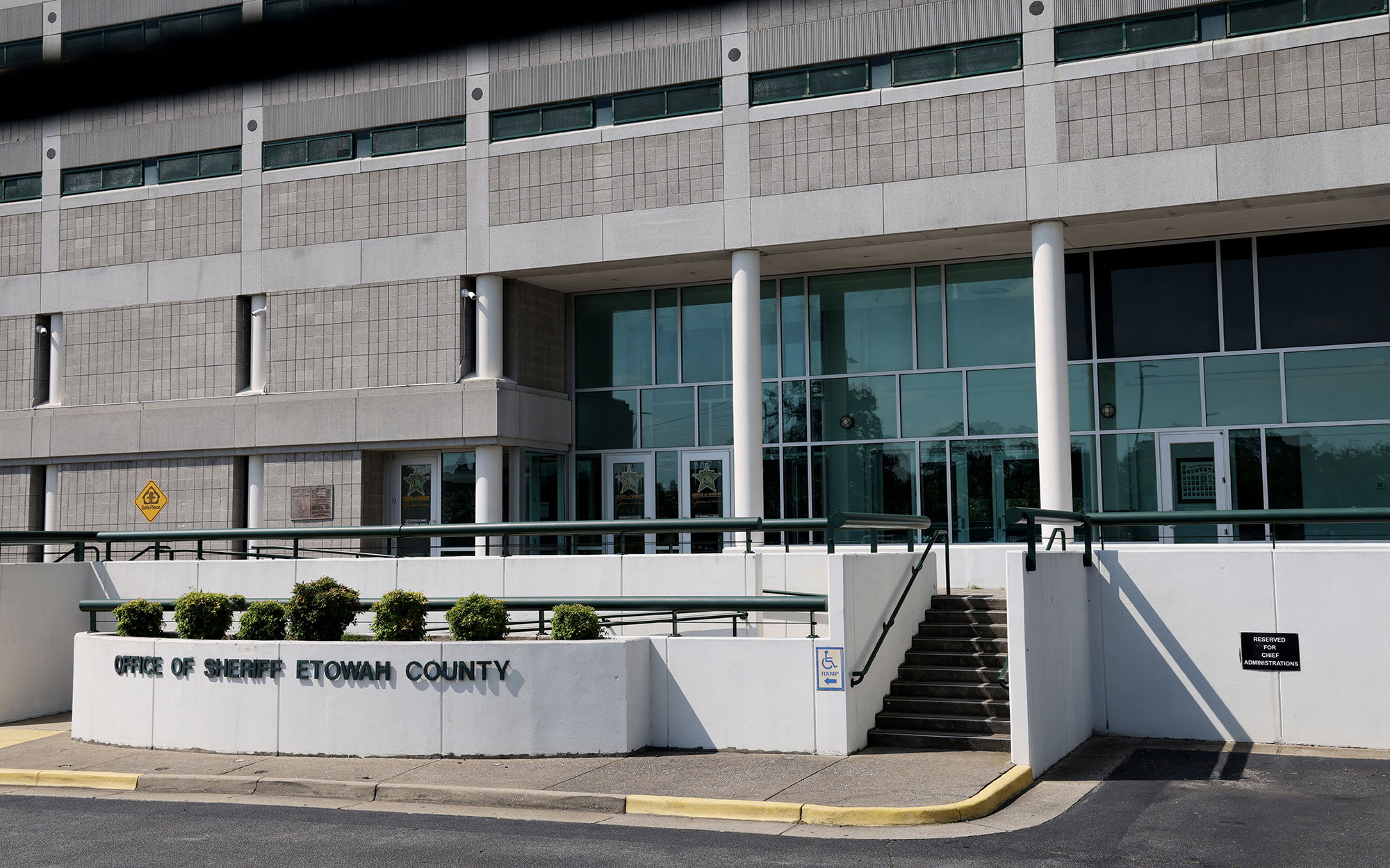 Etowah County has brought more charges of pregnancy-related chemical endangerment than any other county in the state, according to the group Pregnancy Justice. The Etowah County Sheriff’s Office is in Gadsden, in the northeastern part of the state. (Photo by Shelby Rae Wills/News21)